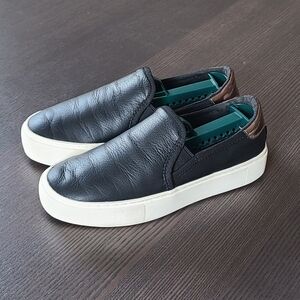 UGG Womens Cahlvan Black Leather Slip-On Casual Sneaker Shoes Size 6.5